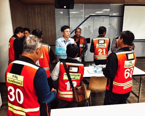 วินแห่ยื่นกู้