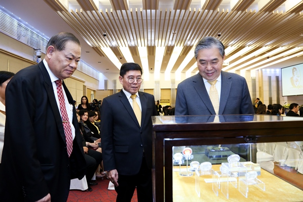 เหรียญที่ระลึก และเหรียญเฉลิมพระเกียรติ ในโอกาสพระราชพิธีบรมราชาภิเษก 4 พฤษภาคม 2562