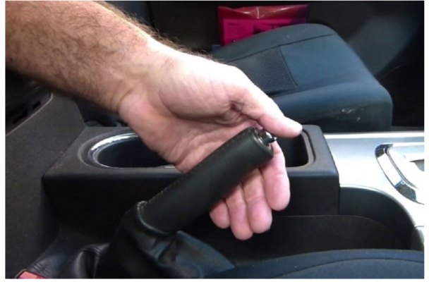 วิธีการใช้ ปุ่มเบรกมือ