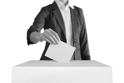 รับบัตรเลือกตั้ง 2 ใบ เข้าคูหากากบาท แบบแบ่งเขตฯ เลือกคนที่รัก แบบบัญชีฯเลือกพรรคที่ชอบ